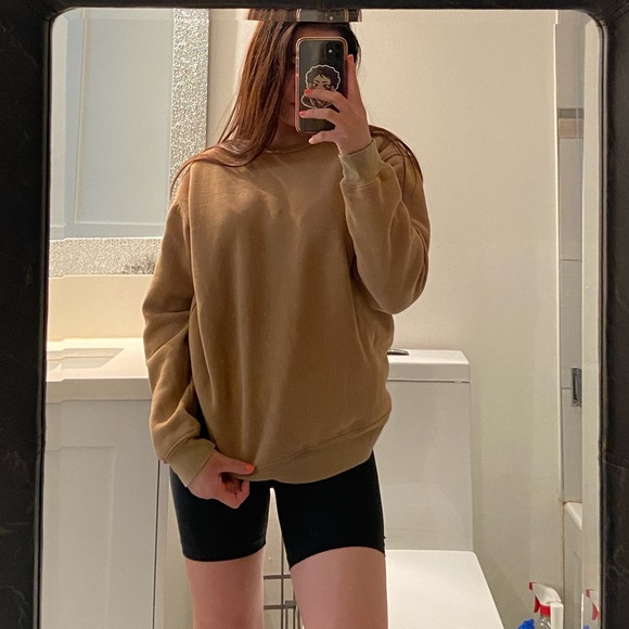 Crewneck - Picture 1 of 2